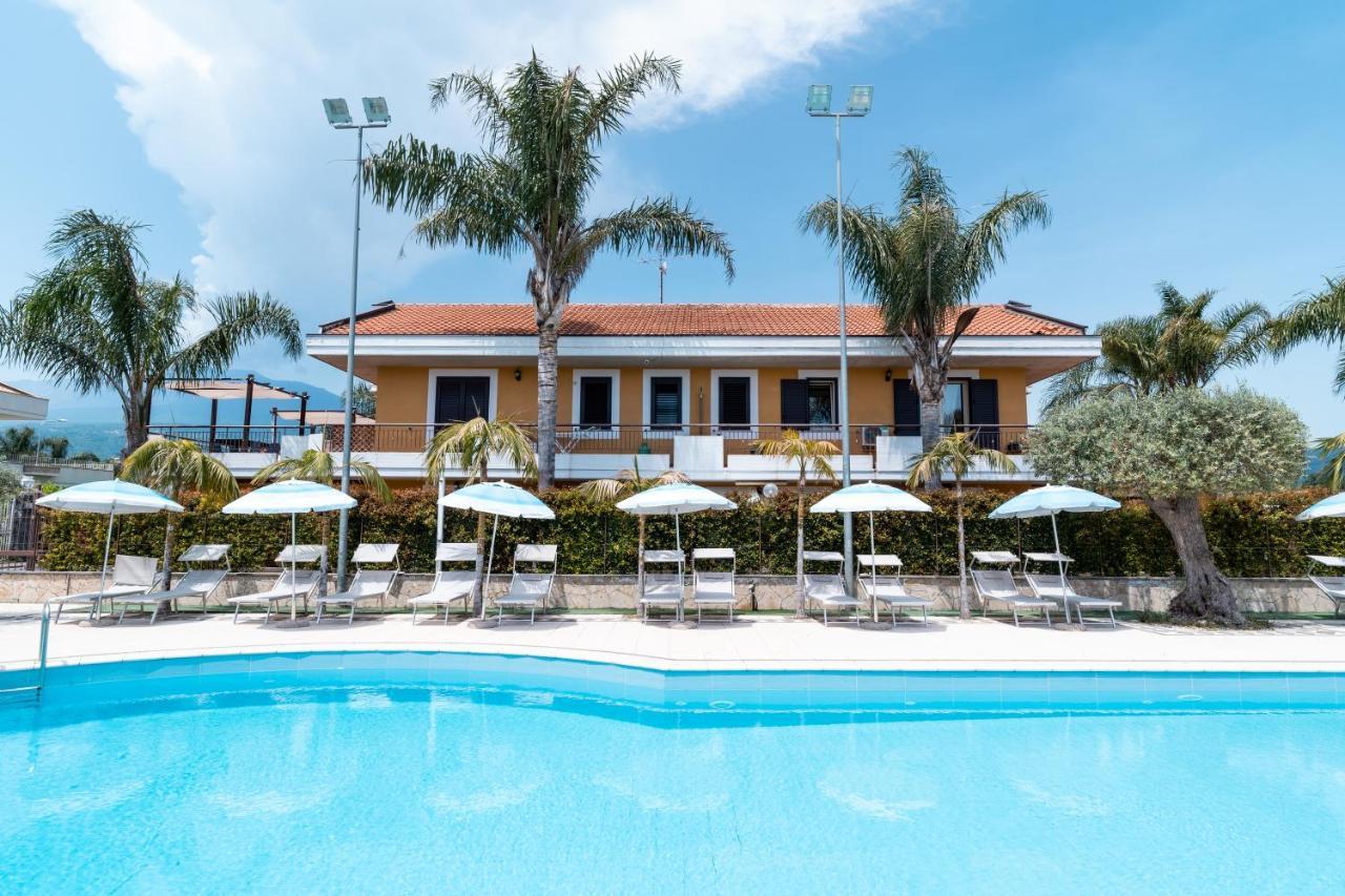 Le Ville Della Contea -Vacation Rentals 마스칼리 외부 사진